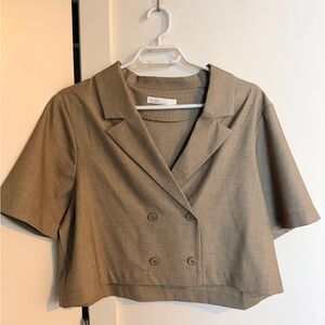 Oak and fort cropped shirt in Taupe, size large